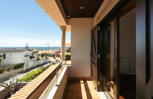 Beach Villa with Jacuzzi & Garage by HostWise - Foto 16