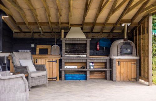 Secluded Countryside Home, Hot Tub, Onsite Pub, Pool Table, Sleeps upto 13, Perfect for a family get together - Photo 31