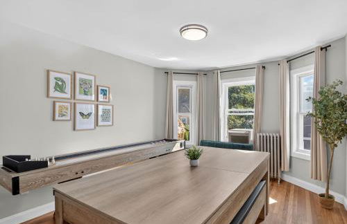 LUX Retreat Home with Yard - Foto 65