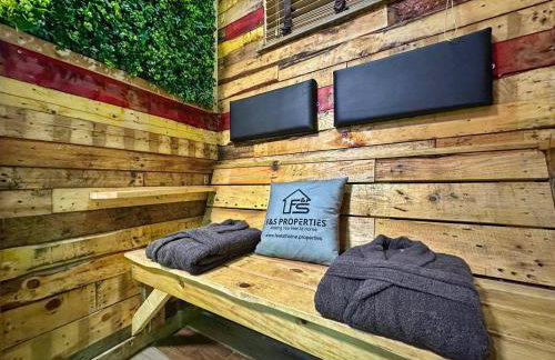 Kinky Kabin w Hot Tub, Sauna and Rooftop Garden - Foto 28