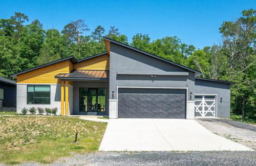 Modern Retreat 10 min-Oaklawn BBQ grill Pavillion Kids playground - Foto 23