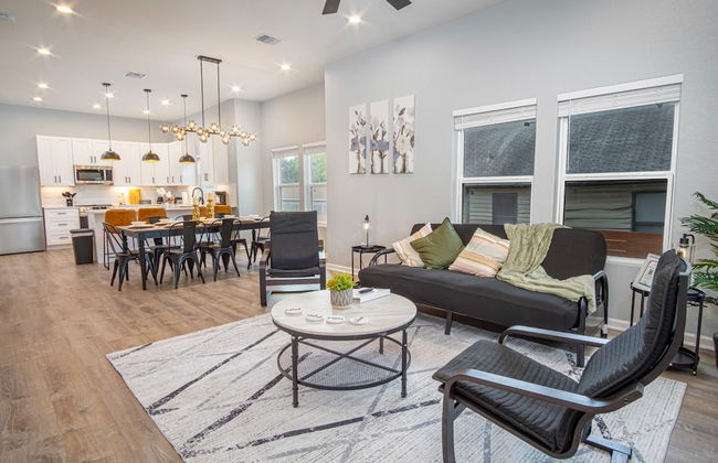 Inviting 4BR 2BA Near Downtown Riverwalk - Foto 4