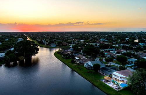 Waterfront Villa with Beach, Pool, Cinema, Game Room and Tiki - Foto 59