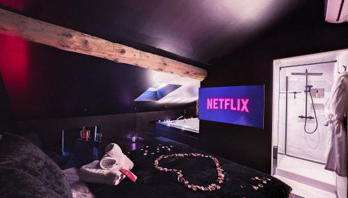 Suite Rouge baiser avec Jacuzzi privatif - LoveRoom Insolite - Foto 2