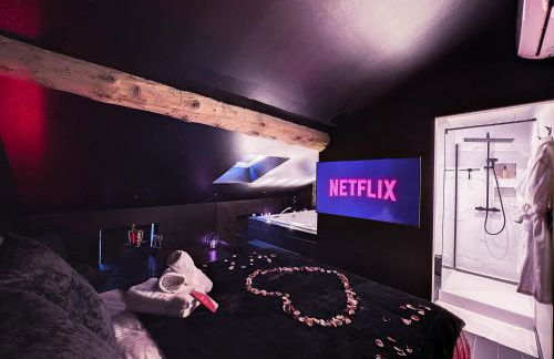 Suite Rouge baiser avec Jacuzzi privatif - LoveRoom Insolite - Foto 2