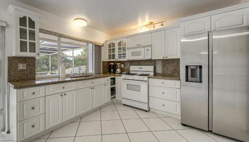 Canal-Front Gem with Pool 3 Mi to Hard Rock Stadium - Foto 5