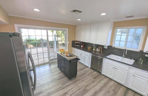 4 BR Encino Home w/ Amazing Yard, Near Everything - Foto 9