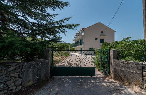 Villa Bacio with heated pool, starlink internet - Foto 43