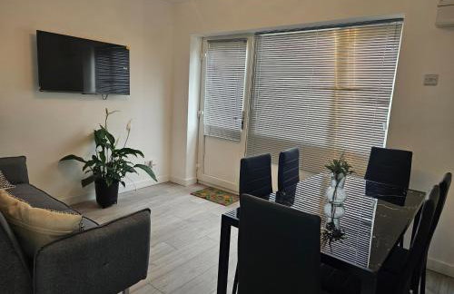 Modern 2-Bedroom Apartment Near Central London - Photo 9