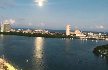 Aconchegante, ótima localização e vista para o mar - Foto 1