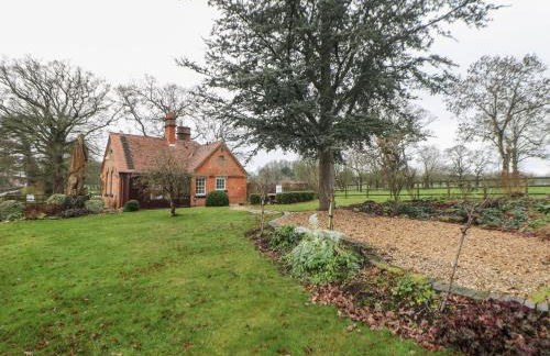 South Lodge - Longford Hall Farm Holiday Cottages - Photo 41