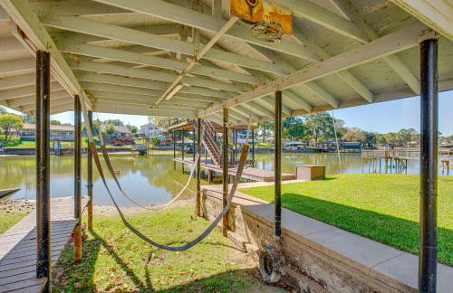 Waterfront Retreat with Hot Tub in Gun Barrel City! - Foto 27