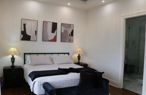 The Luxe Building- 2 Bedroom Apartment in Metropolis - Photo 18