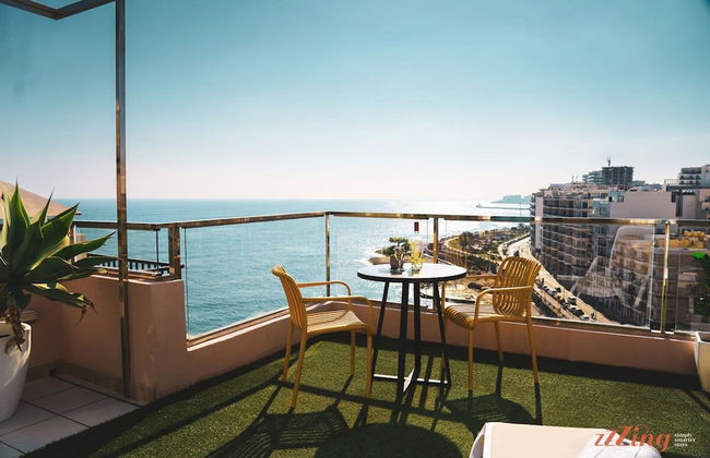 Gorgeous Seaviews From a Stunning Studio - Photo 4