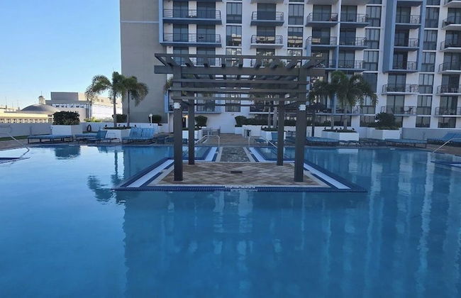 Downtown Doral Condo w-Free Parking - Foto 49