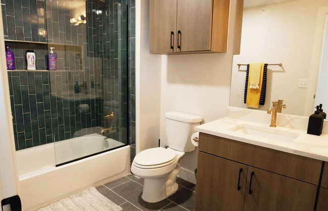 5020 PLace - Luxury Apartment - Photo 10