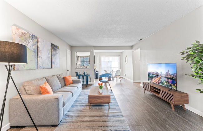 Spacious and Chic King Bed 2BR Suite 5 Min to DT - Foto 1