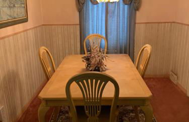 Beautiful, Cozy Stay in Oak Park, Queen Bedroom, Work Setup & Backyard Grill - Foto 9