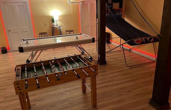 Mansion w 10 Bedrooms Pool and Theater - Foto 41