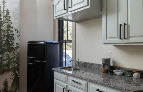 Blushing Pink Manor! Off Frankfort Ave! 8 BR! - Foto 47