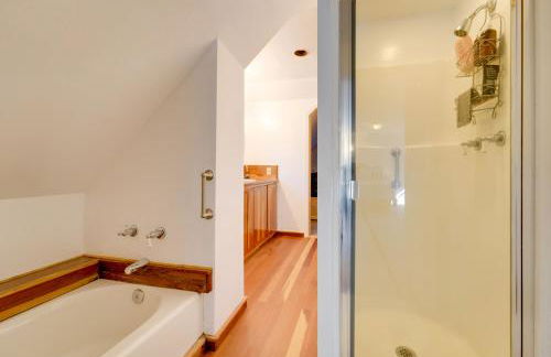 Near Dtwn and Pioneer Park Home with Furnished Patio - Foto 14