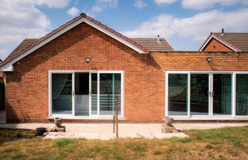 Family & Contractors 3 BR Bungalow Cot Garden Netflix Coffee Station - Foto 39