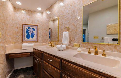 Retro Retreat - Fire Pit, Billiards, Media Room, Games - Photo 24