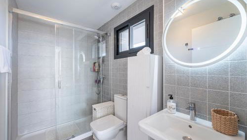 One80 Residences New corner Apartment with amazing sea view to Gibraltar & Africa - Photo 4