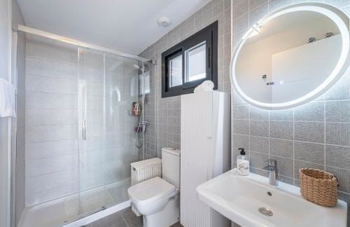 One80 Residences New corner Apartment with amazing sea view to Gibraltar & Africa - Photo 4