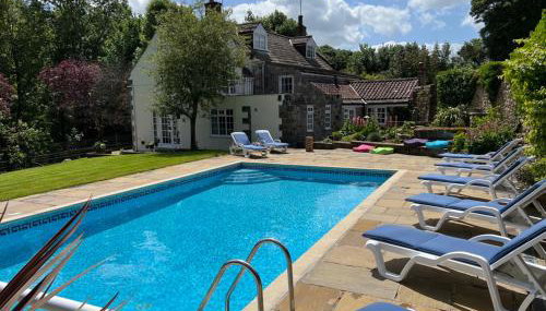 The Exclusive 6 bedroom Farm House, Markington incl heated pool and The Richmond Hill one bedroom Cottage - Foto 1