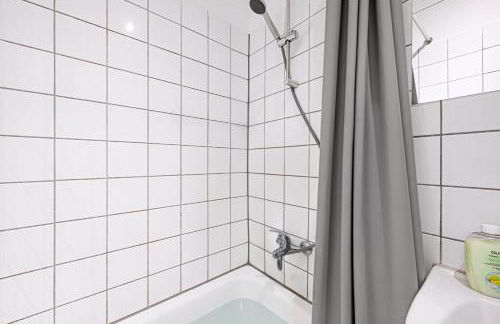 Perfect for 5 Guests - Netflix - Parking - Duisburg - Smart Home - Photo 13