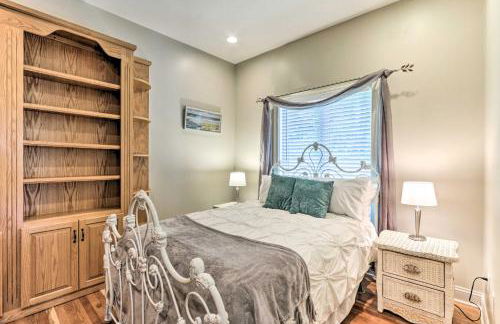 Walk to Lake Middlefield Home with Fire Pit - Foto 24