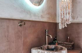 L A Boutique Suites with Private Hot Tub - Photo 44