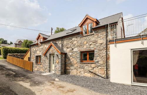 Llys Tirion - Photo 2