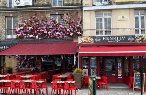 QUAI 65 , 3 pièces sur le port, à 250 m de la rue piétonne et de la mer - Foto 14