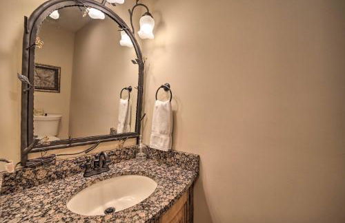 Hot Tub and Mtn Views! All-Season Escape in Franklin - Foto 11