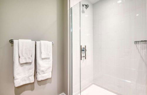 Luxury Apt with Balcony In Seaport - Foto 33