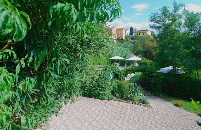 Sunlit Home With Pool - Foto 34