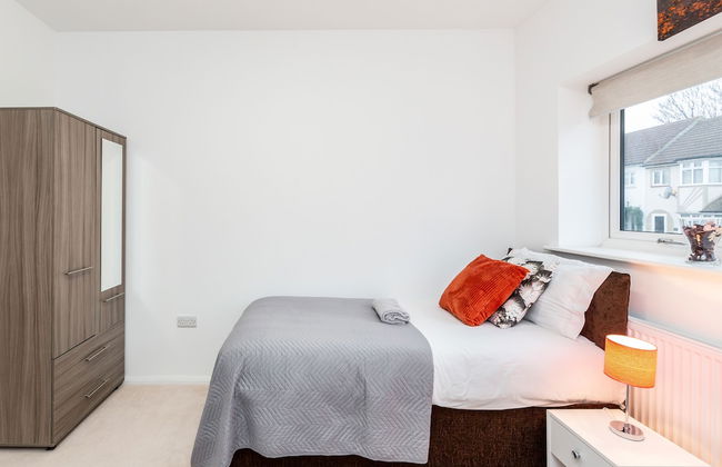 2BR Apt-sleeps 5-accessible-central Dartford - Photo 4