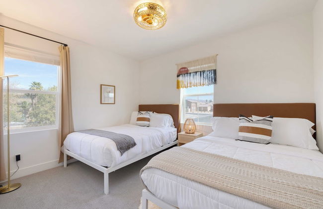 Lakefront w/ Private Pool, Great for Festival Season Lago Luxe by Avantstay - Foto 28