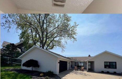 4 Bedroom Lakefront Home with Private Beach on Cedar Point Chaussee - Photo 65