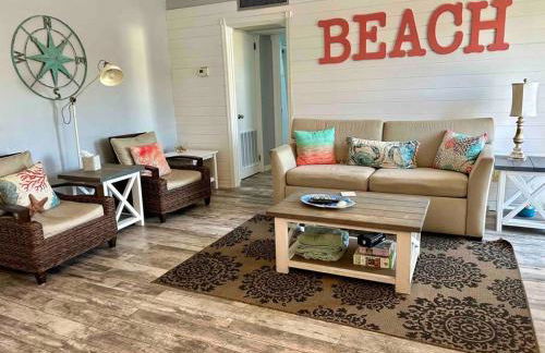 Gorgeous Beach view balcony with heated pool - Foto 13