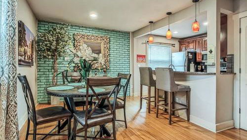 Quiet Plaza Two bedroom 2 Bathroom - Photo 5