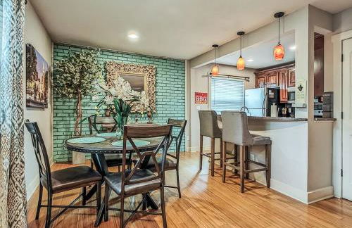 Quiet Plaza Two bedroom 2 Bathroom - Photo 5