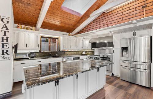 Mountain Top Luxury Red Rocks Hot tub Sauna Views - Photo 9