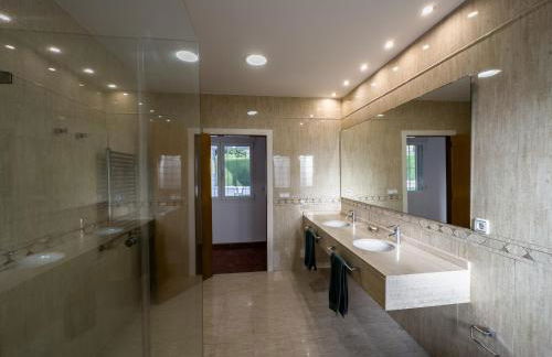 Casa Chalet Villa con piscina, jardín y aire acondicionado cerca de Valencia en La Eliana-L'Eliana - Foto 43