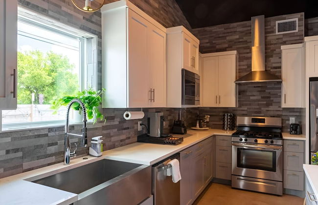 Heated Pool Haven w Hot Tub Downtown 3 mi - Photo 27