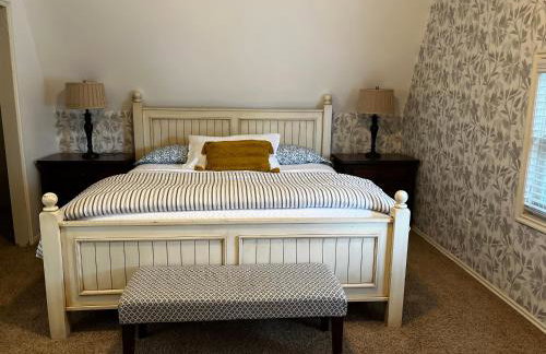 Unique Home Perfect for Large Gatherings. Pets welcome! - Photo 12