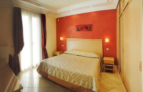 Comfortable villa lower level in Montelabbate with private pool - Photo 8