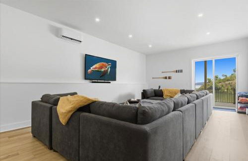 Expansive Deck, Private Dock, Boat Slip and Stunning Views - Foto 5